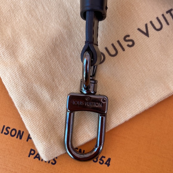 NWOT Louis Vuitton Shoulder Strap Black. Graphite Silver Hardware - Picture 6 of 9